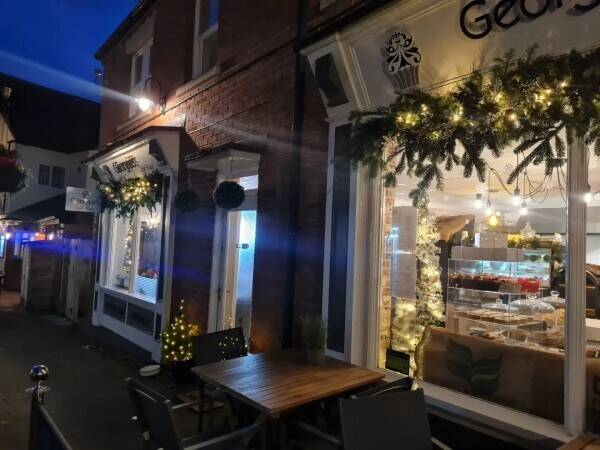 A POPULAR COFFEE SHOP AND BAR Photo 6