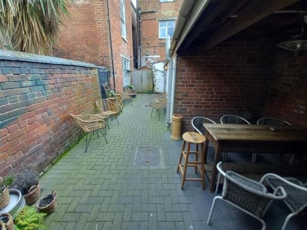 Licenced Trade, Pubs & Clubs For Sale in Stone Photo 6