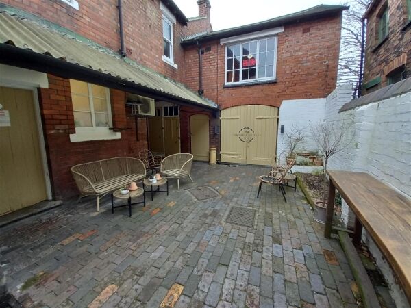 Licenced Trade, Pubs & Clubs For Sale in Newcastle Under Lyme Photo 6