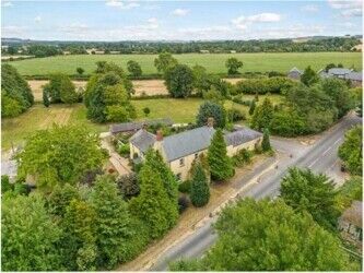 Stunning 6 bedroom home - Caravan and Camping site - Wiltshire Photo 6