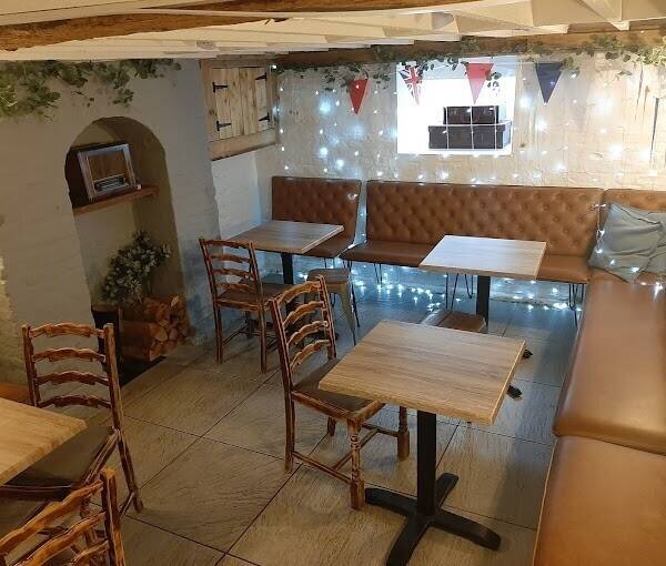 Great Opportunity to Own A Unique And Bespoke Tap and Cocktail Bar In The Heart Of Henley-on-Thames Photo 6