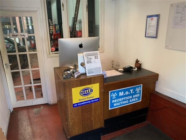 WELL REVIEWED LEASEHOLD MOT GARAGE SERVICES - DERBYSHIRE Photo 6