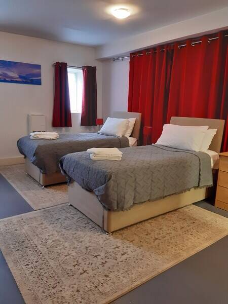SWANSEA VALLEY - CHARACTER COTTAGE STYLE SIX BEDROOM B&B - APPOINTED TO A VERY GOOD STANDARD Photo 6