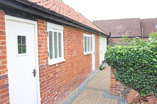 NORFOLK - PUB AND RESTUARANT WITH 3 LETTING BEDROOMS AND LARGE CAR PARK Photo 6
