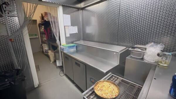 Chicken Takeaway Shop for Sale in Isleworth, Hounslow. Photo 4
