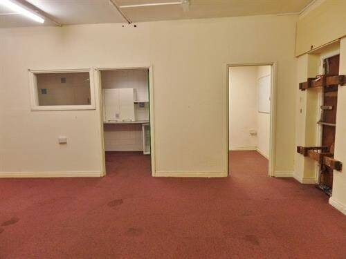 Spacious Shop to Lease - Versatile Use Photo 5