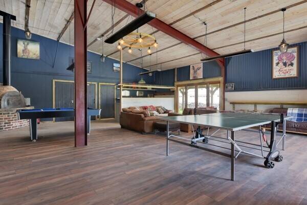 Peak District Holiday Barn with Wedding Venue Photo 6