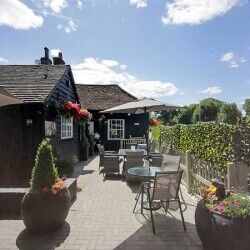 HERTFORDSHIRE - CHARACTER PUB WITH EXCEPTIONAL OUTSIDE TRADE SPACE Photo 6