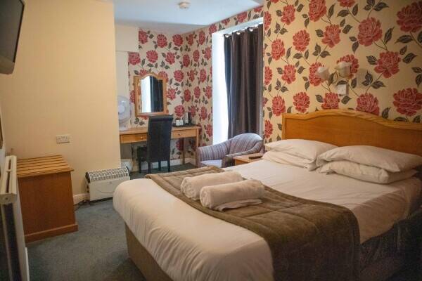 EAST SUSSEX - 23 BEDROOM HOTEL IN TOURIST HOTSPOT Photo 6