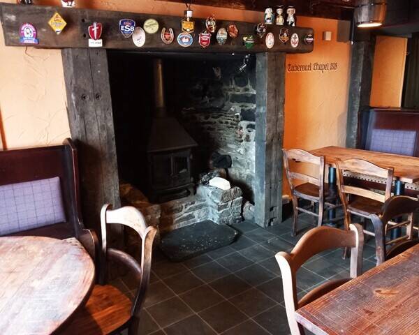 CARMARTHENSHIRE - TORBAY INN, LLANDEILO - WELL APPOINTED COTTAGE STYLE PUBLIC HOUSE Photo 6