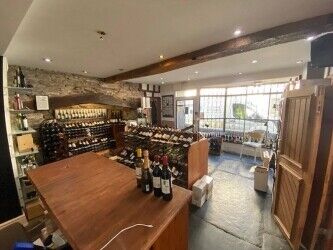 TWO RETAIL UNITS WITH EIGHT GUEST BEDROOMS FOR SALE, LLANGOLLEN, NORTH WALES. Photo 6