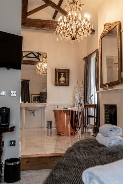 Under Offer: The Coach & Horses - Exceptional restored Georgian Building Photo 6