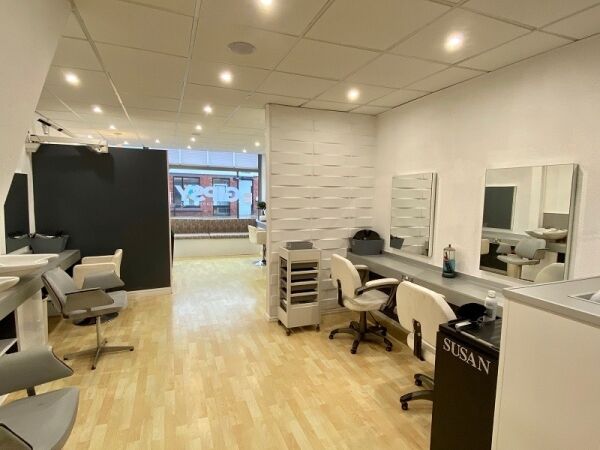 Extremely well established hair salon for sale Photo 6