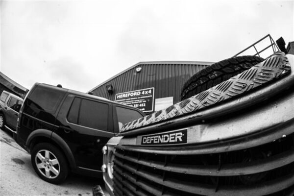 AN INDEPENDENT SPECIALIST IN REPAIR AND MAINTENANCE SERVICES FOR JAGUAR, LAND ROVER AND 4X4 VEHICLES Photo 6
