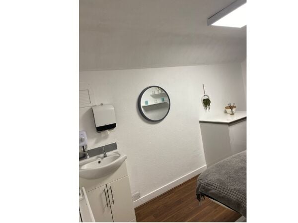 Highly Rated Beauty Salon For Sale Photo 6