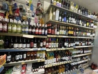 Off licence store in Worthing Photo 1