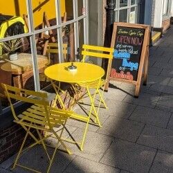 Coffee and cycle shop in Surrey. Photo 6