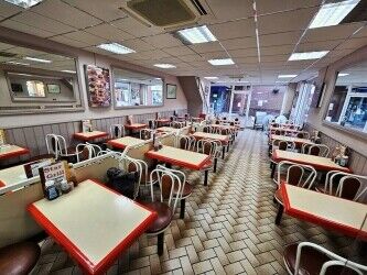 WELL ESTABLISHED CAFÉ WITHIN OPEN AIR SHOPPING CENTRE Photo 6