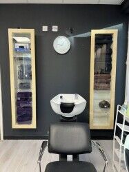 Barbershop/salon lexicon Bracknell Berkshire Photo 6