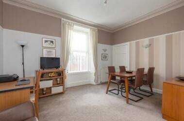 Well presented B&B/family home located within affluent seaside town close to all amenities. Photo 6