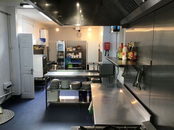 ATTRACTIVE COFFEE SHOP, BISTRO, CAFE in AFFLUENT MONMOUTHSHIRE TOWN Photo 6