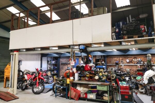 New Price! Garage & MOT Test Centre Photo 6