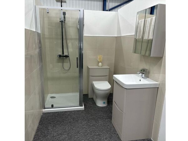 Highly Rated Bathroom Showroom For Sale Photo 6