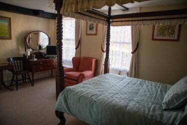KENT - SUPERBLY PRESENTED HISTORIC PUB Photo 6