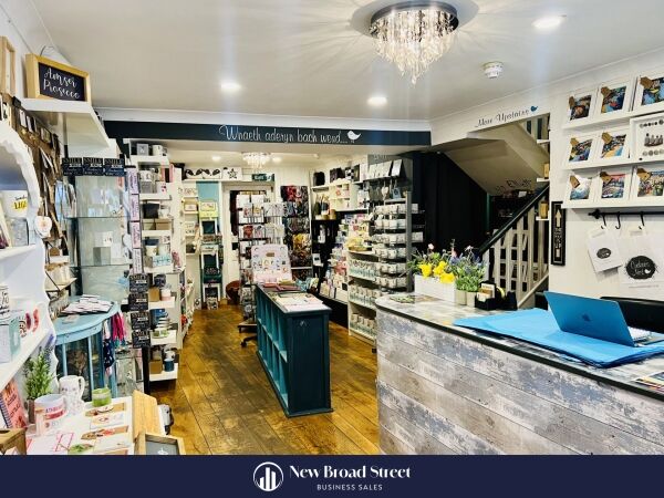 Well-Established Retail Shop in Llandeilo South Wales Photo 6