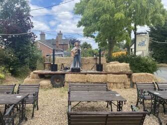 Busy Pub and restaurant and 6 bed B and B Suffolk / Norfolk Borders Photo 7