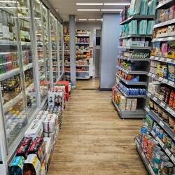 Off-licence supermarket grocery Photo 6