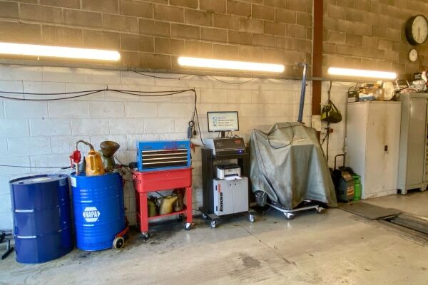 MOT & Car Servicing Garage Photo 6