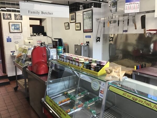 £3,300+ p/wk  BUTCHERs SHOP WITH NICE, S/CONT FLAT, BRIDGEND Photo 6