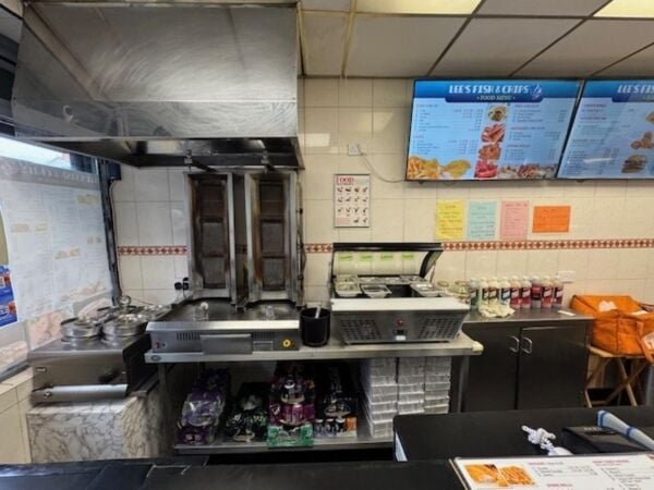 Leasehold Fish & Chip Takeaway Located In Studley Photo 6
