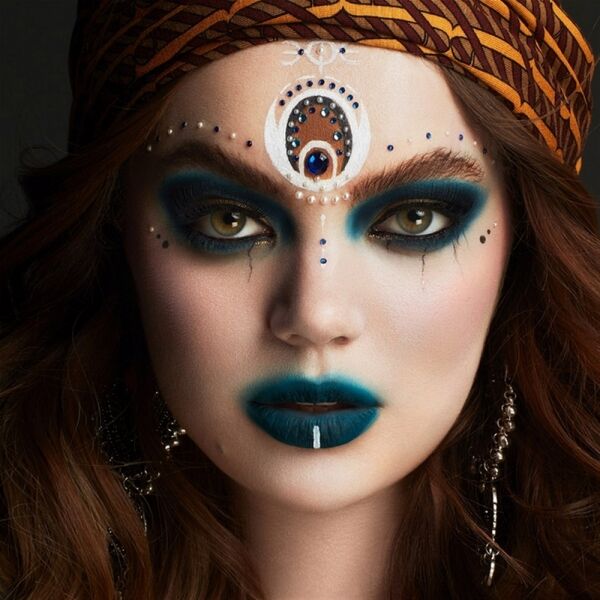 E-COMMERCE BUSINESS SPECIALISING IN  PROFESSIONAL AND CAMOUFLAGE MAKEUP Photo 6