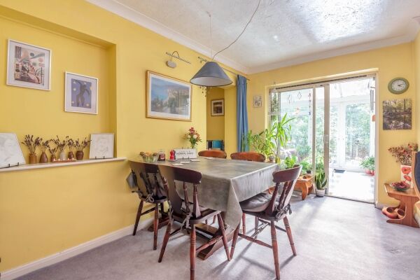 CATTERY PLUS HOME WITH AN INCOME Photo 6