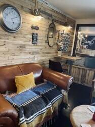 Unique Coffee shop/barber/tattoo room Photo 4