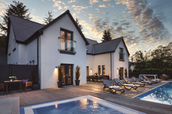 Stunning Loch Side Retreat Photo 6