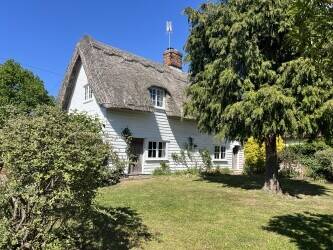Gorgeous Thatched Cottage + Detached Airbnb-Ready Annexe | Essex Village