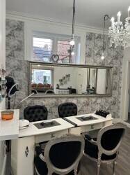 Spacious Hairdressing & Beauty Salon for sale Photo 3