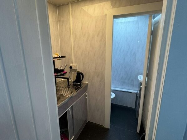Dog Groomer, Office, Salon, Retail Space in East Kilbride Photo 6