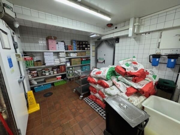 Leasehold Fish & Chip Takeaway Located In Luton Photo 6