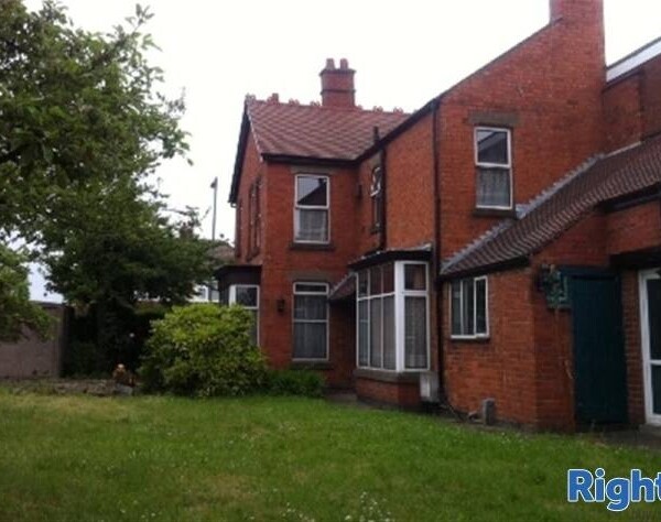 Retail Unit & Accomodation - WARWICKSHIRE Photo 6