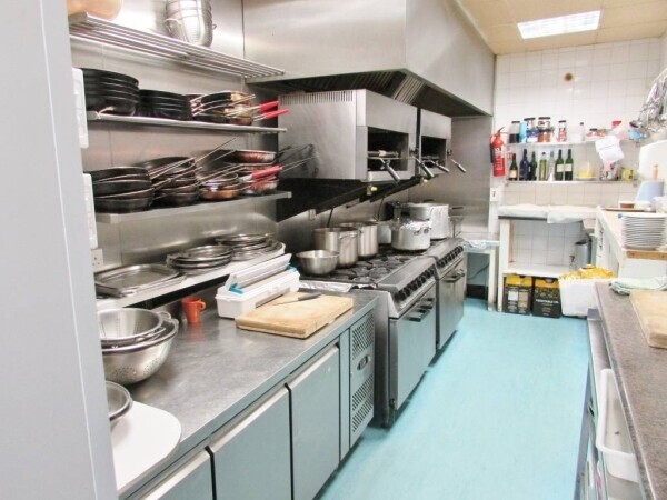 Excellent Restaurant Offering English & French Cuisine Photo 7