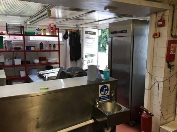 FULLY LICENSED ITALIAN RESTAURANT & PIZZERIA FOR SALE IN RINGWOOD TOWN CENTRE Photo 7