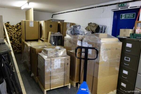 OPPORTUNITY TO ACQUIRE A SUPPLIER AND INSTALLER OF WOOD-BURNING STOVES, FIREPLACES AND CHIMNEY SYSTE Photo 7