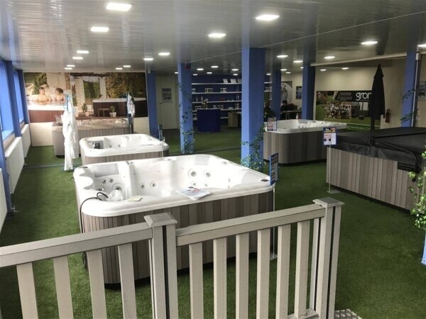 QUALITY HOT TUBS & SPAS SALES & FITTING CENTRE FOR SALE IN GREATER MANCHESTER Photo 7