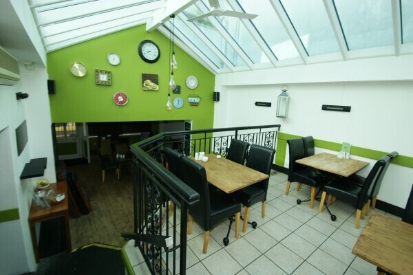 DEVON COASTAL TOWN CENTRE CAFE BISTRO WITH CONSERVATORY & COURTYARD Photo 7