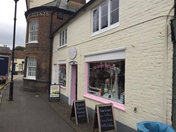 TRADITIONAL LOOSE SWEETS & CONFECTIONERY EMPORIUM ON PRINCES RISBOROUGH HIGH STREET Photo 7