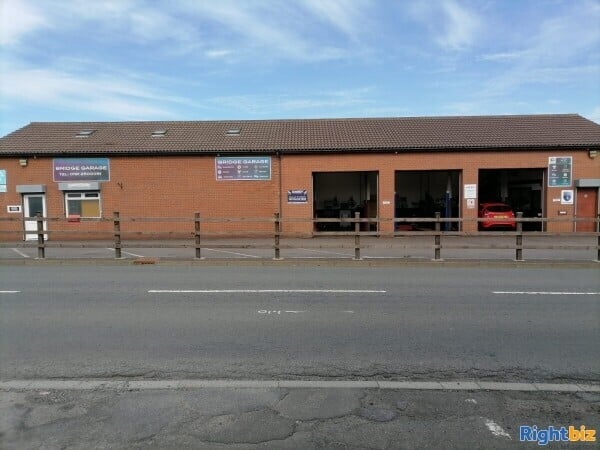 SERVICE, REPAIR AND MOT GARAGE Photo 7